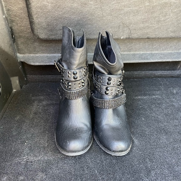 Not Rated Black Booties 6.5 - Picture 2 of 3